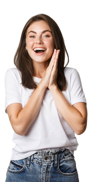 alegre-nina-morena-sonriente-frotar-manos-esperar-deleite